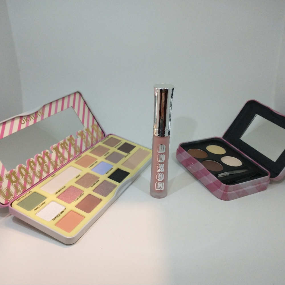 BEAUTY KIT &  FREE LIPGLOSS!!!